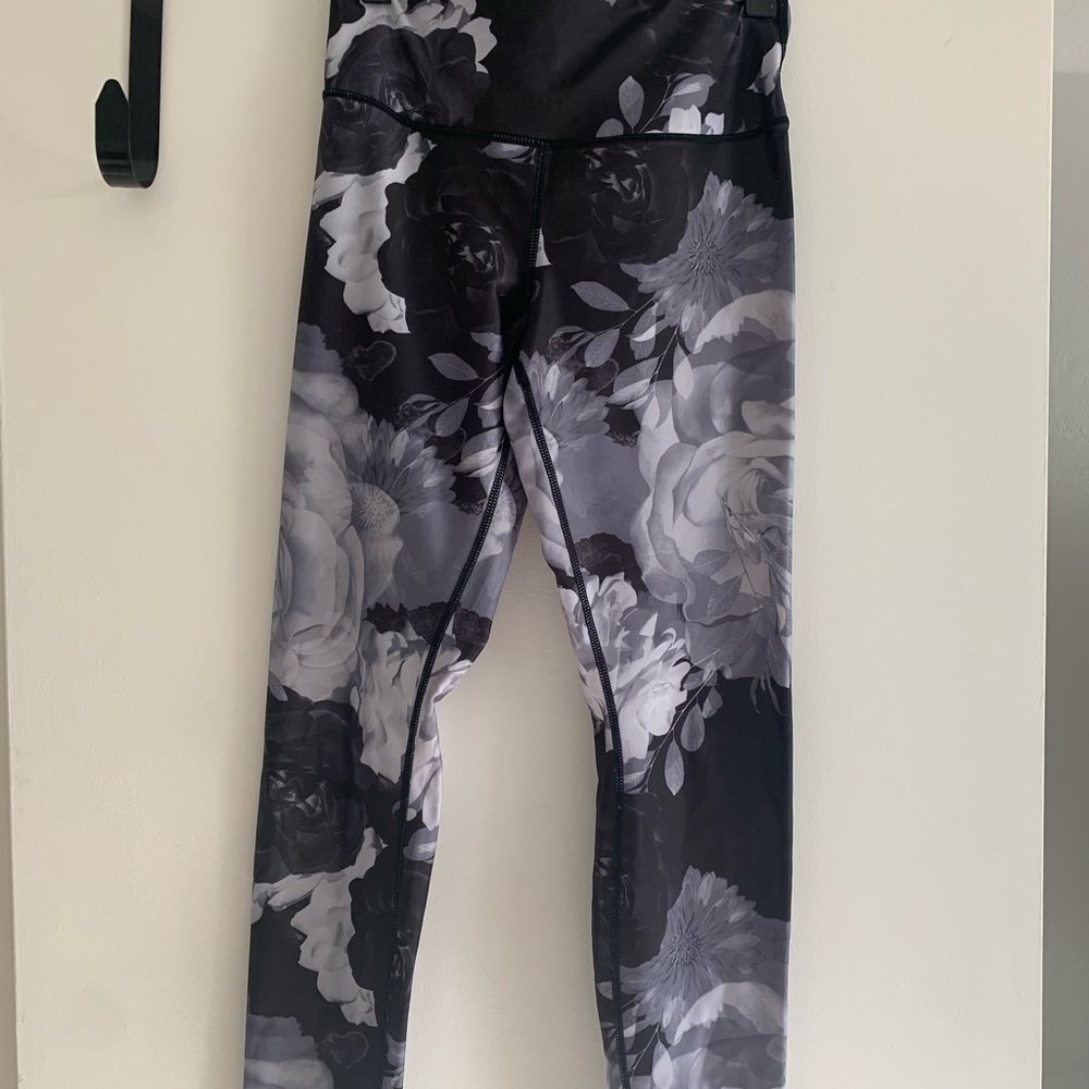 Black and grey long leggings